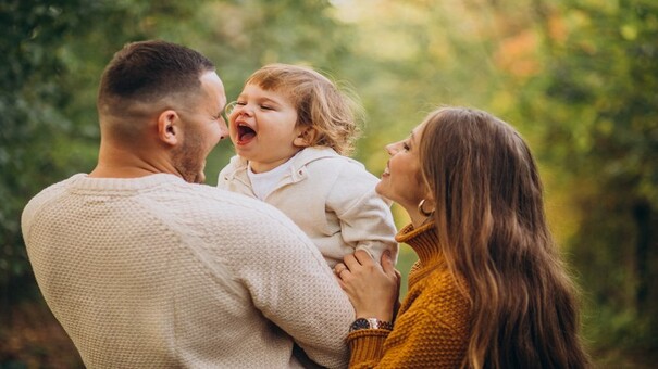 Nằm mơ thấy bố mẹ đa phần là điềm báo cho biết sự nghiệp của bạn sẽ có nhiều khởi sắc và thăng tiến trong thời gian tới. Tùy vào các biểu hiện khác kèm theo, giải mã giấc mơ cho rằng, chiêm bao thấy đấng sinh thành còn có những ý nghĩa, sắc thái khác biệt như sau . Hãy đến SHBET xổ số trực tuyến để biết thêm thông tin nhé .